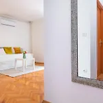 House Grmoja 아파트 *