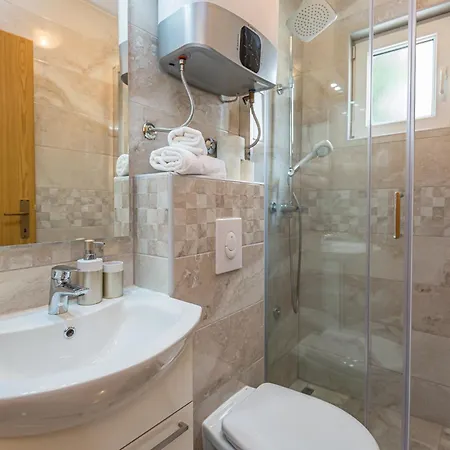 Апартаменты House Grmoja